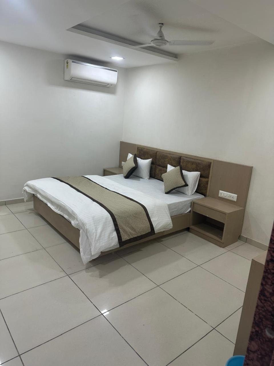 Hotel Nest View Ahmedabad Buitenkant foto