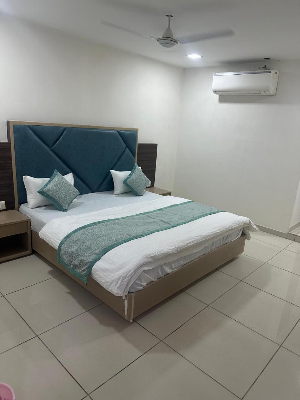 Hotel Nest View Ahmedabad Buitenkant foto