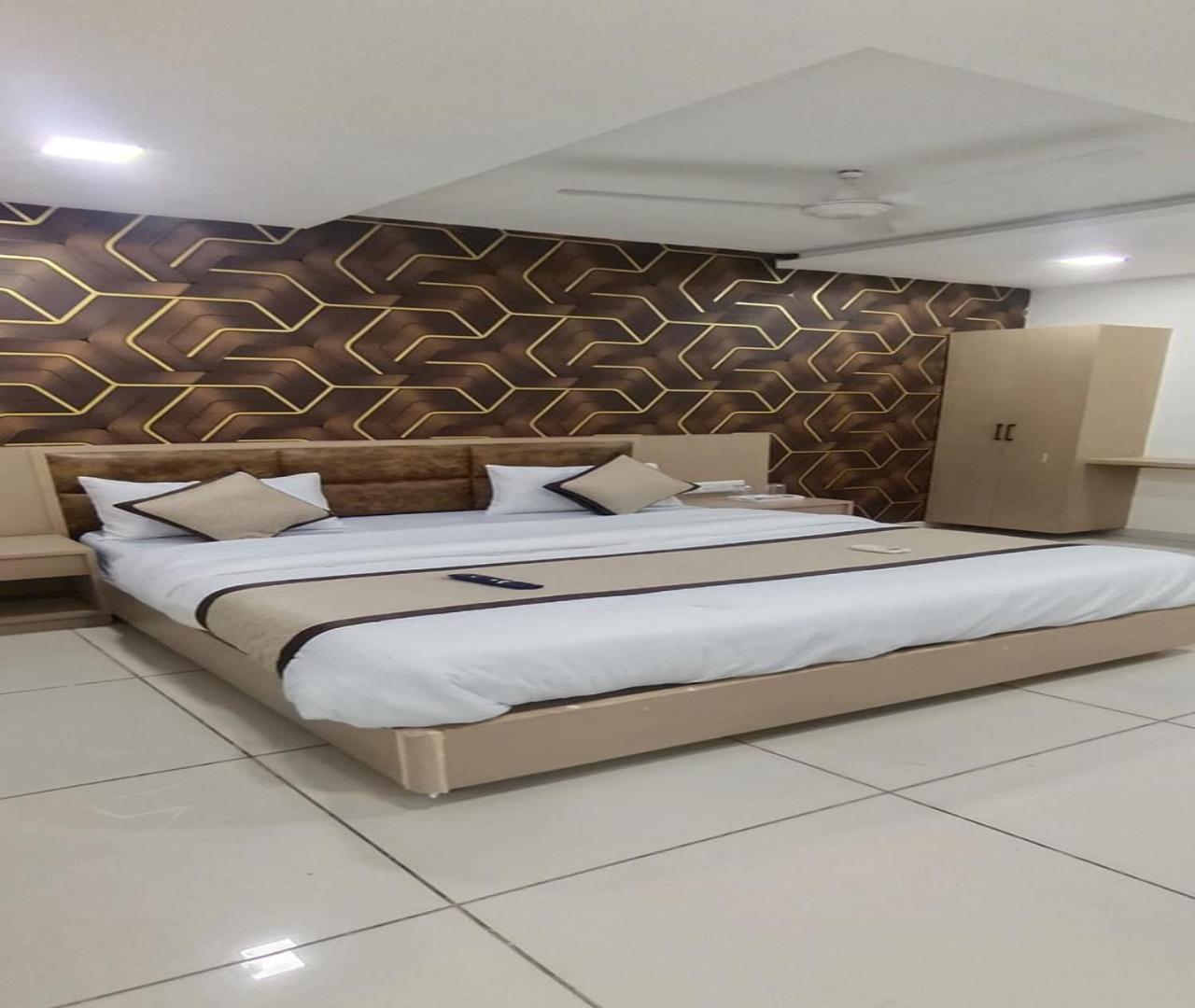Hotel Nest View Ahmedabad Buitenkant foto