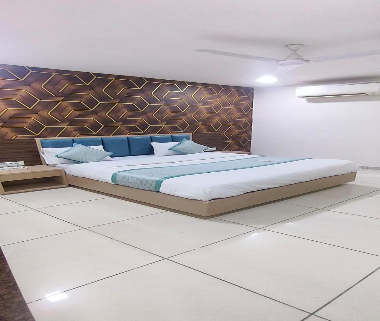 Hotel Nest View Ahmedabad Buitenkant foto