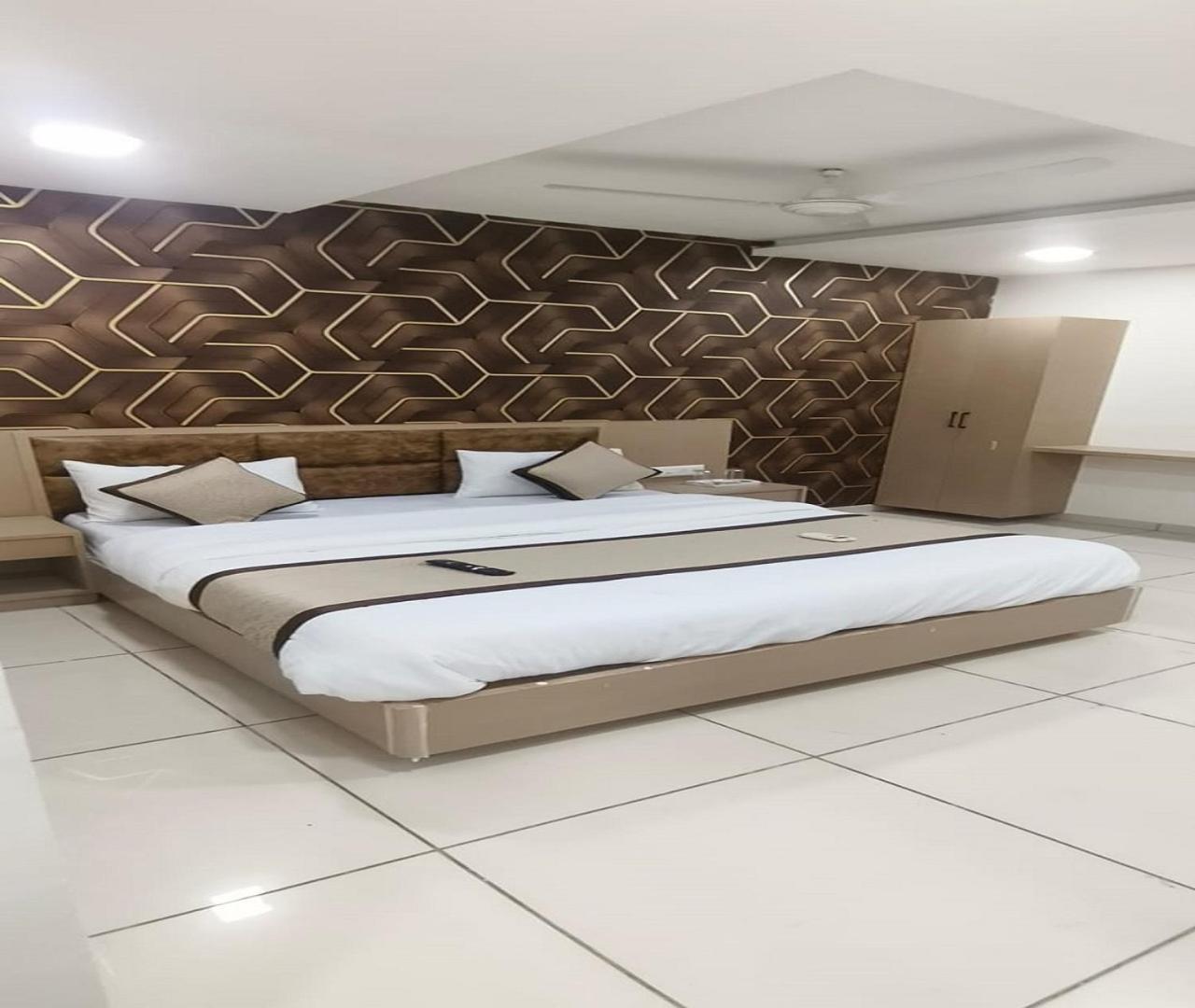 Hotel Nest View Ahmedabad Buitenkant foto