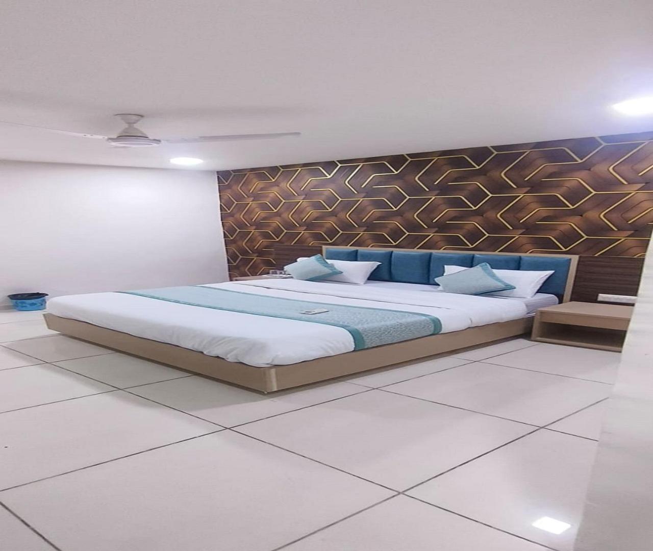 Hotel Nest View Ahmedabad Buitenkant foto