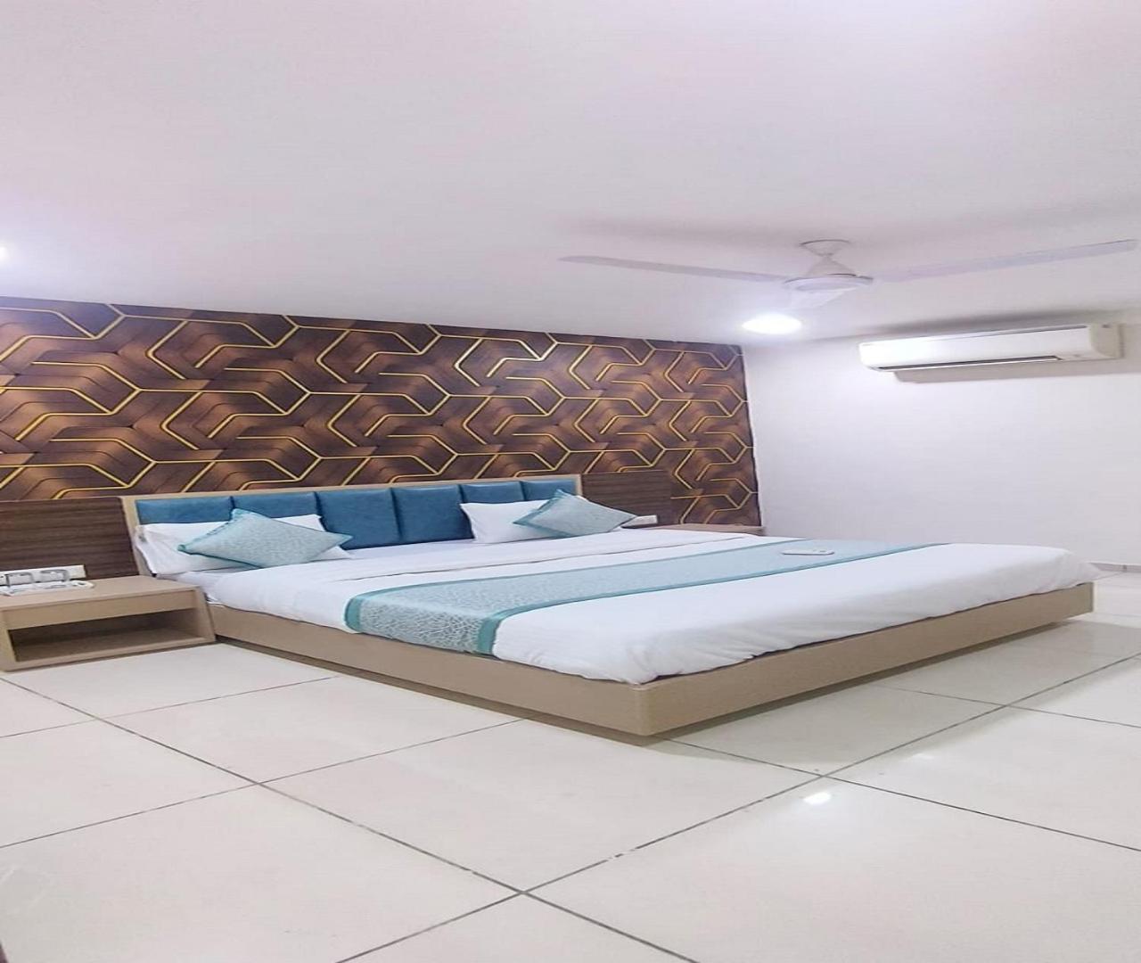 Hotel Nest View Ahmedabad Buitenkant foto